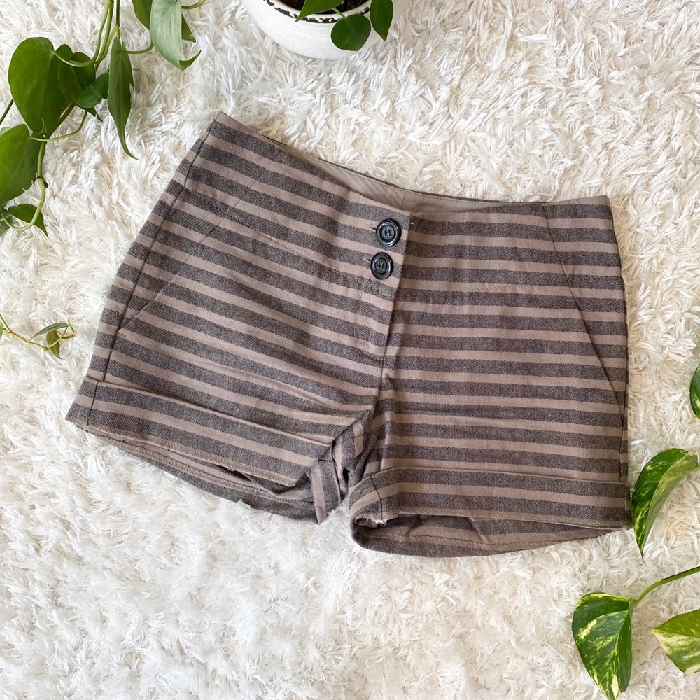 THE LIMITED Striped shorts, shades of taupe 🤍